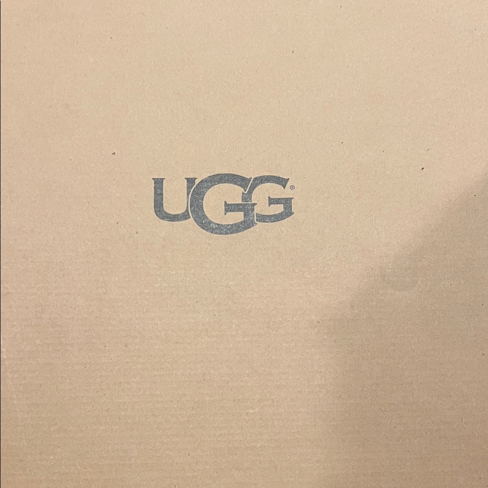 UGG Classic Tan Packaging